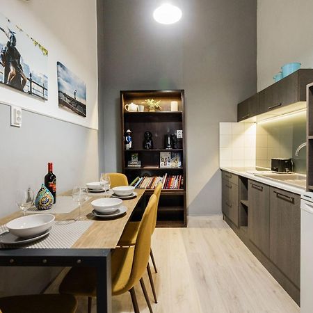Appartement Urban Tranquillity By The Main Shopping Street à Budapest Extérieur photo