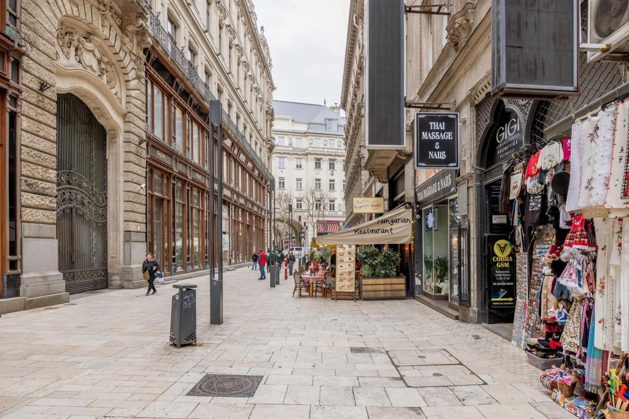 Appartement Urban Tranquillity By The Main Shopping Street à Budapest Extérieur photo