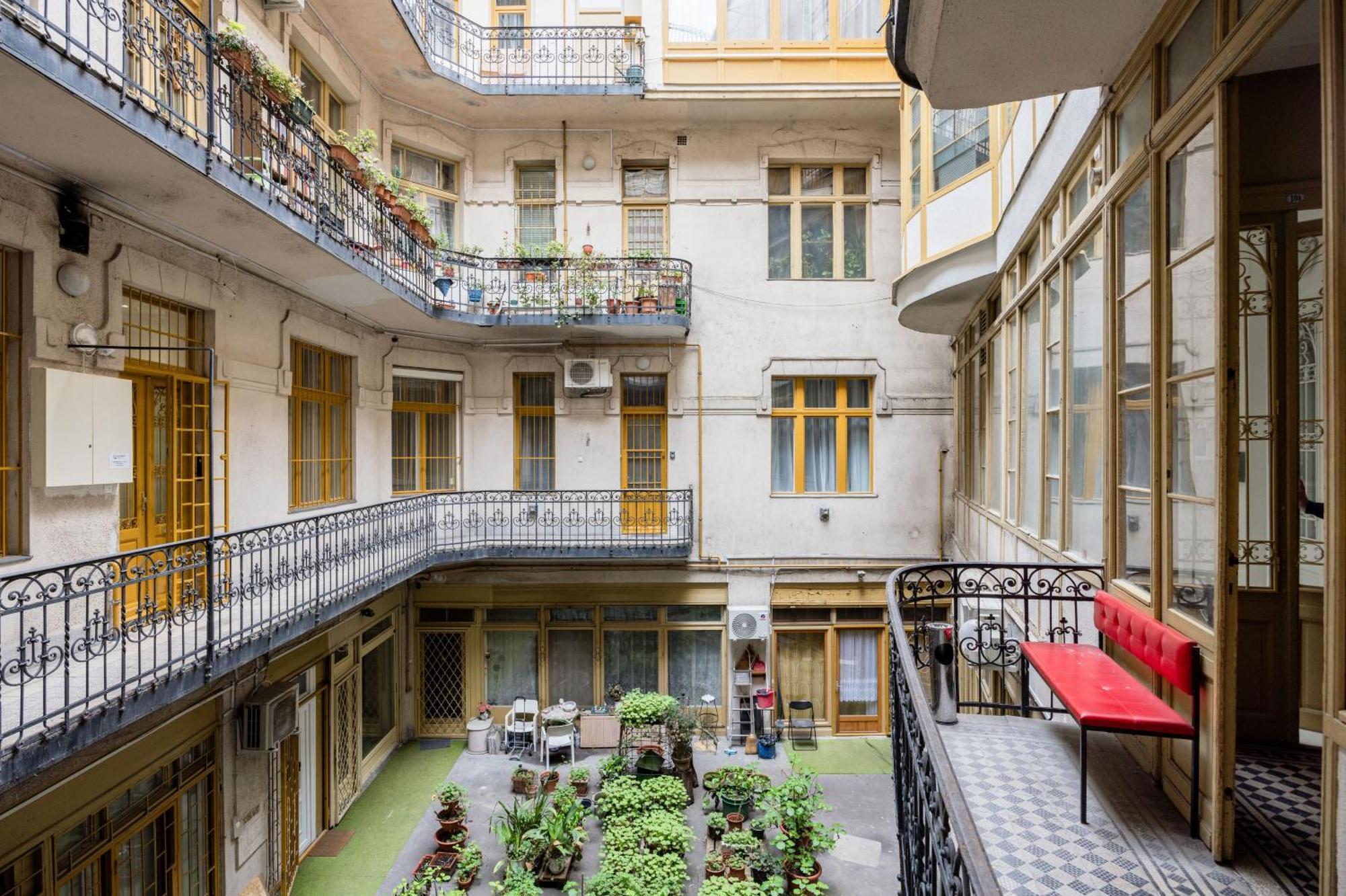 Appartement Urban Tranquillity By The Main Shopping Street à Budapest Extérieur photo